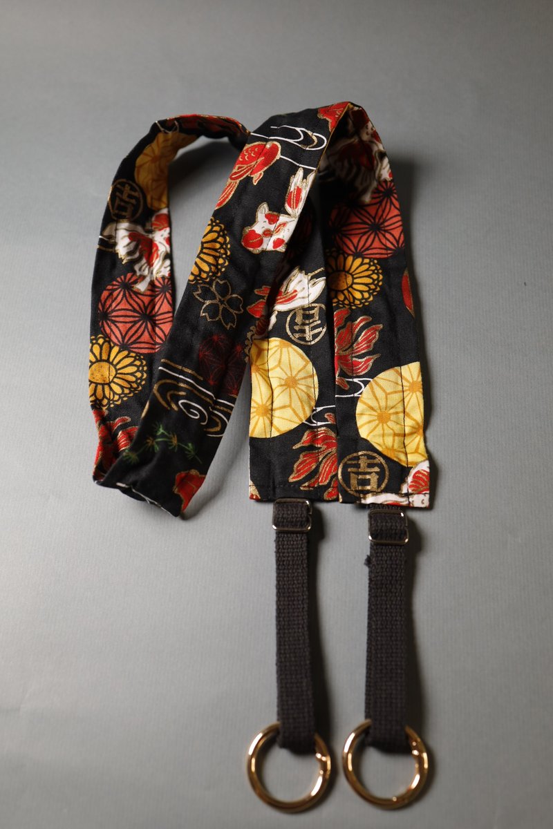 【一月一日】台湾制造 日式金鱼 手机背带 - 挂绳/吊绳 - 棉．麻 黑色