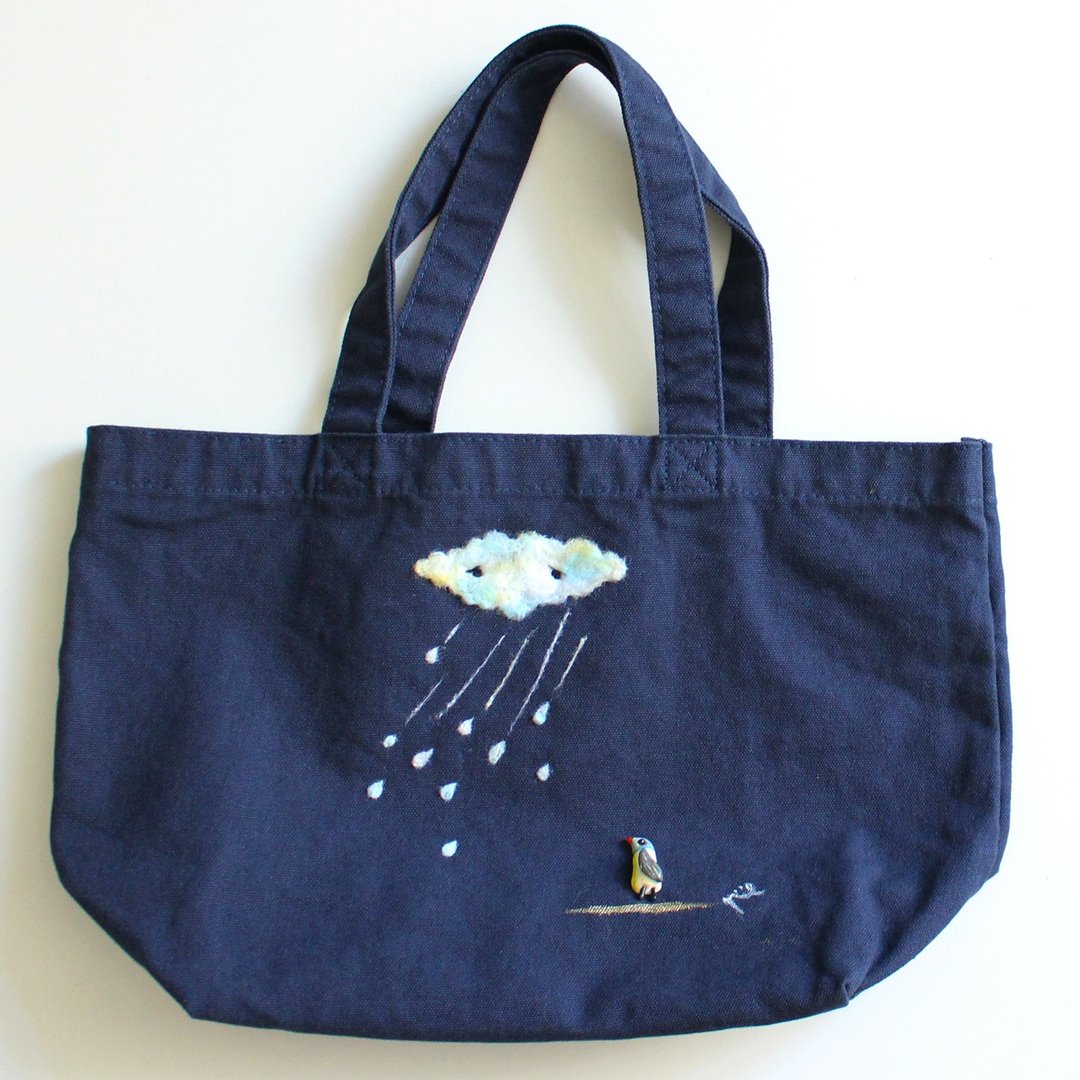 云 . 鸟 蓝色帆布袋 - 羊毛毡剌绣手提包，针毡tote bag - 手提包/手提袋 - 棉 蓝色