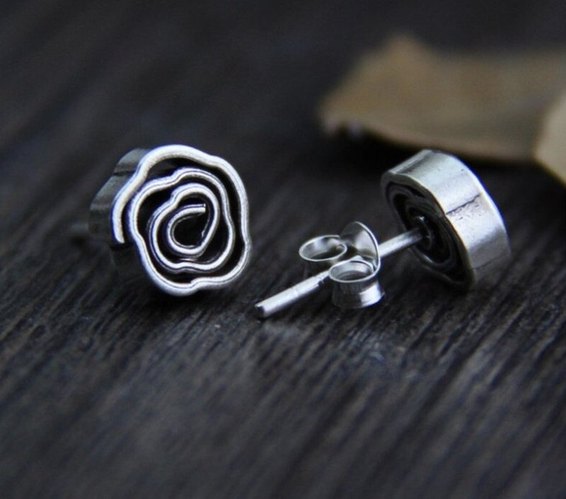 Real 925 Sterling Silver Women Handmade Folded Plum Flower MINI Studs Earrings - 耳环/耳夹 - 纯银 银色