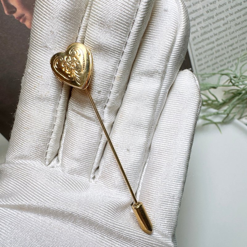 【西洋古董饰品】可打开放相片 爱心雕花 帽针 别针 胸章 胸针 - 徽章/别针 - 贵金属 金色