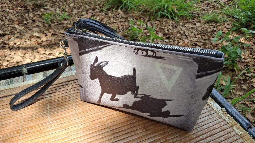 巨根咩咩 手拿包 VEGAN Meme Vegan Leather Clutch Purse 黑山羊 - 手拿包 - 人造皮革 黑色