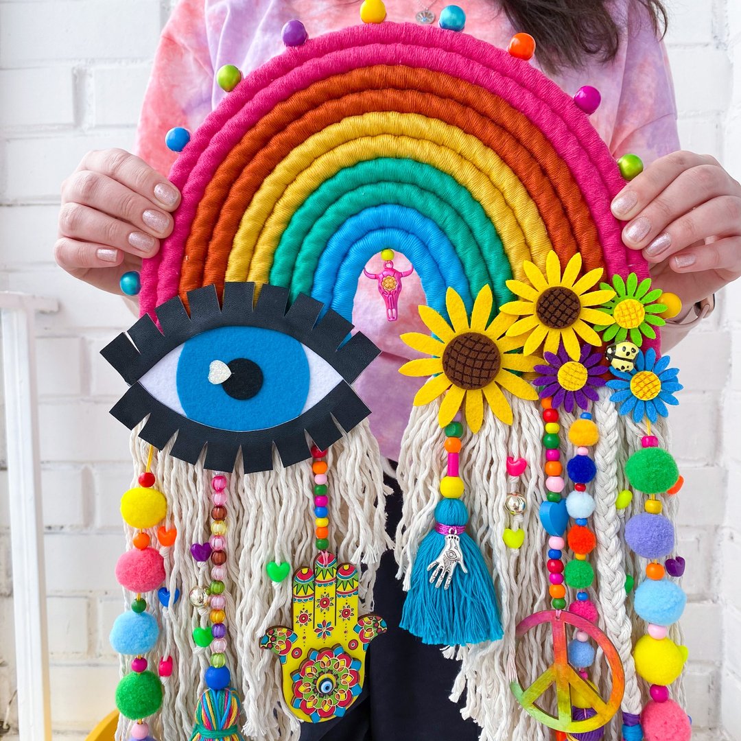 Rainbow wall hanging with evil eye and hamsa hand, Hippie home decor - 墙贴/壁贴 - 绣线 多色