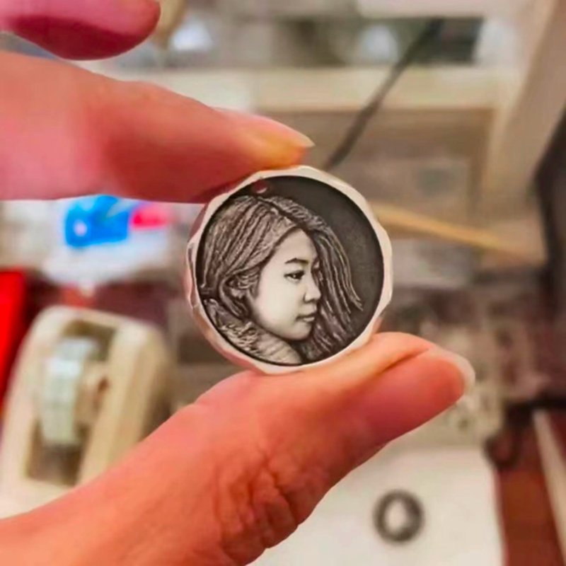 客制化项链人像画 自画像项链  女友 纯银颈链 似颜绘 大師級雕刻 - 项链 - 纯银 