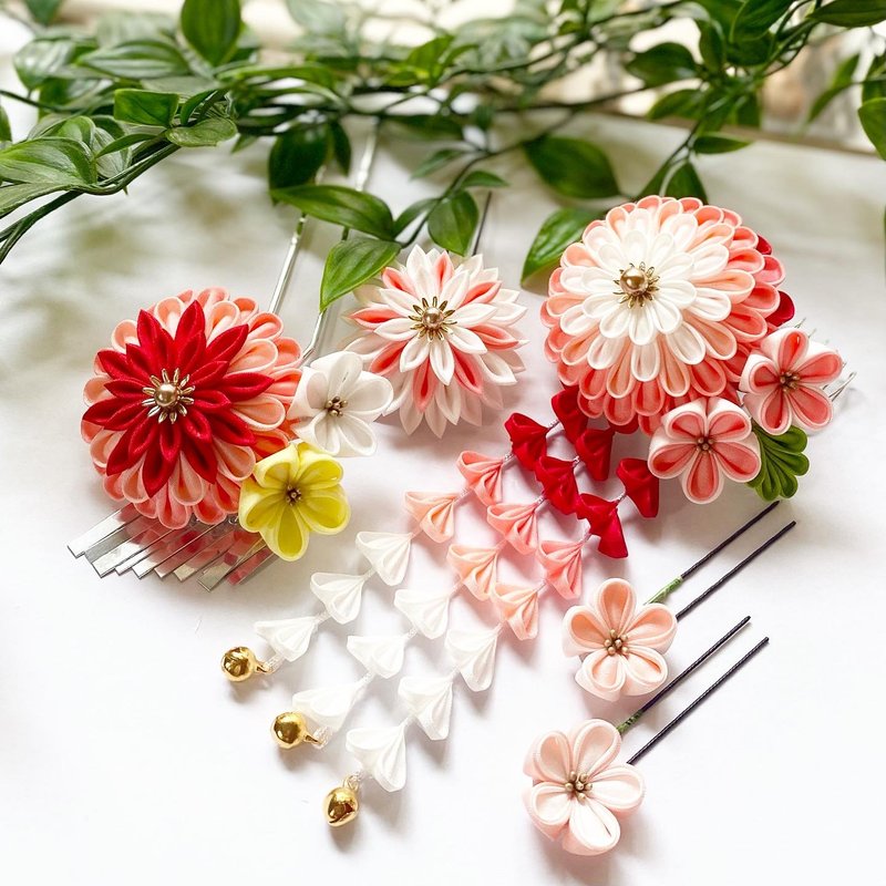 Tsumami-zaiku hair ornament recommended for pink kimono Kanzashi kimono - 发饰 - 丝．绢 粉红色