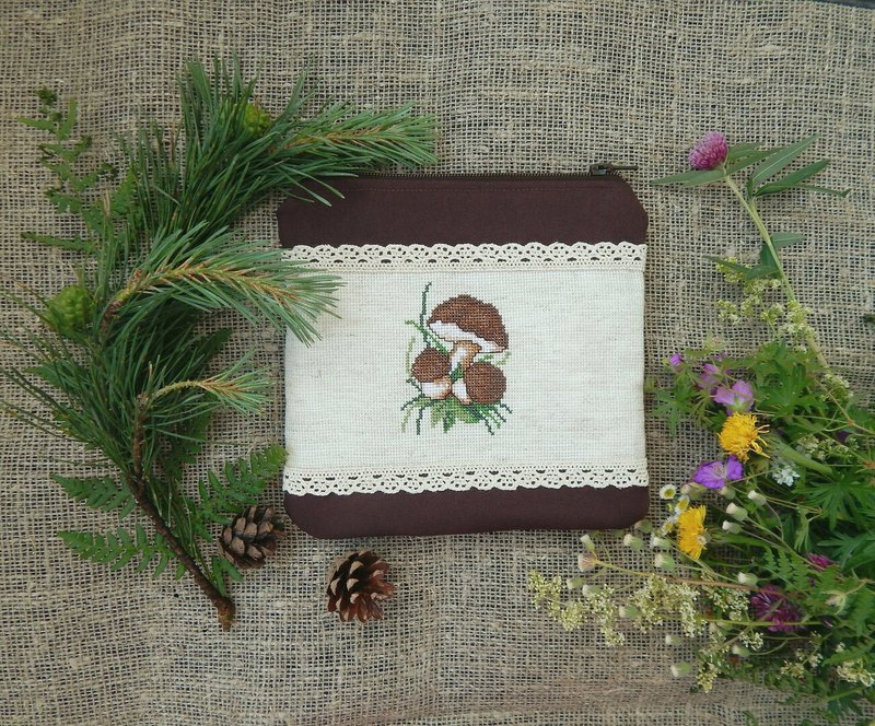 Cosmetic bag with embroidered mushrooms, textile wallet, embroidered  purse - 化妆包/杂物包 - 聚酯纤维 咖啡色
