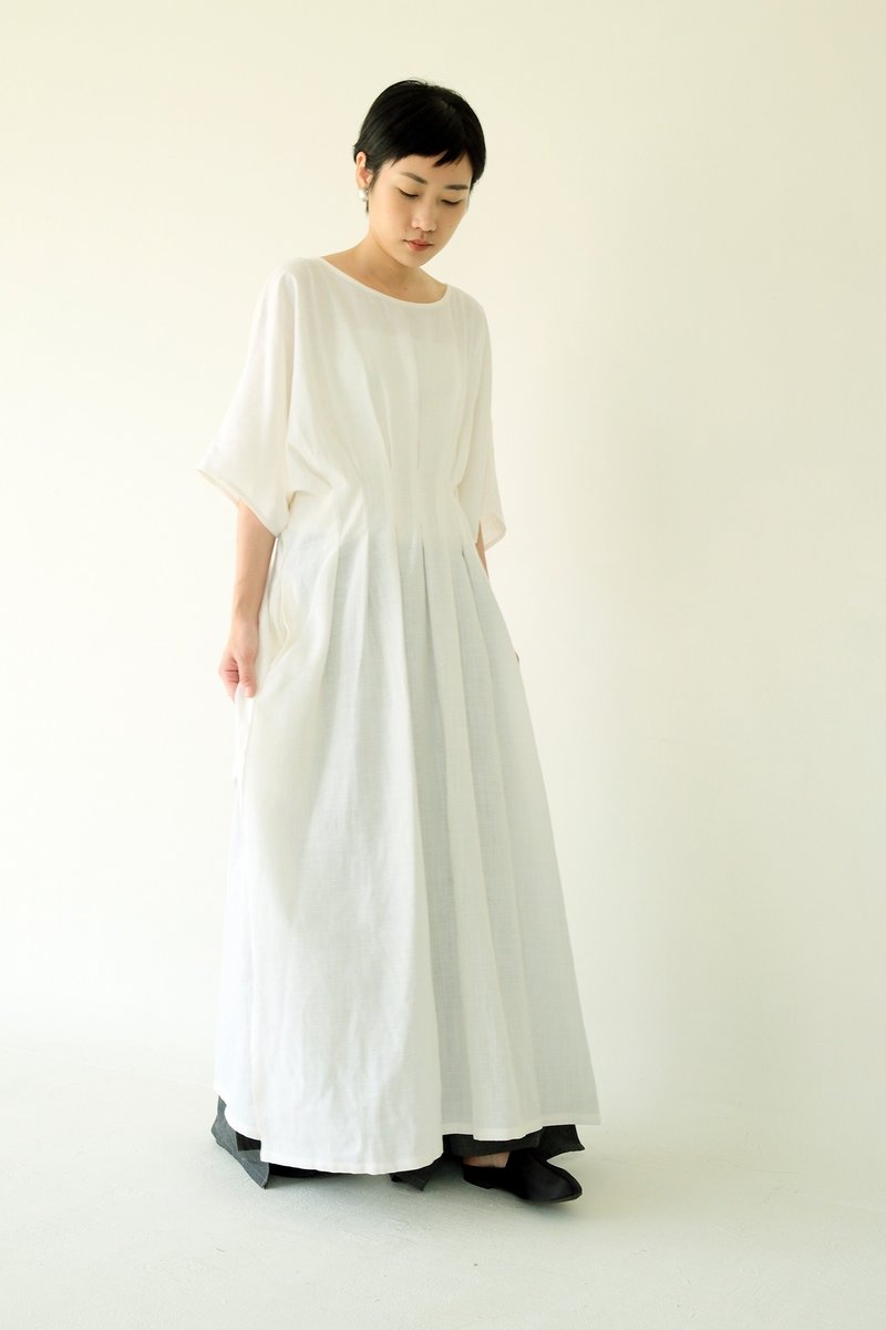*轻微瑕疵折扣*川 衣 WEAR BEING  宽领腰部打褶洋装 亚麻白 - 洋装/连衣裙 - 亚麻 白色