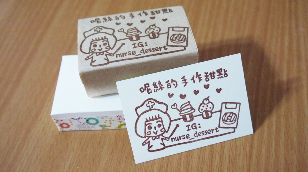 手刻橡皮章-专属名片章 5cm*7cm或6cm*6cm - 印章/印台 - 橡胶 多色