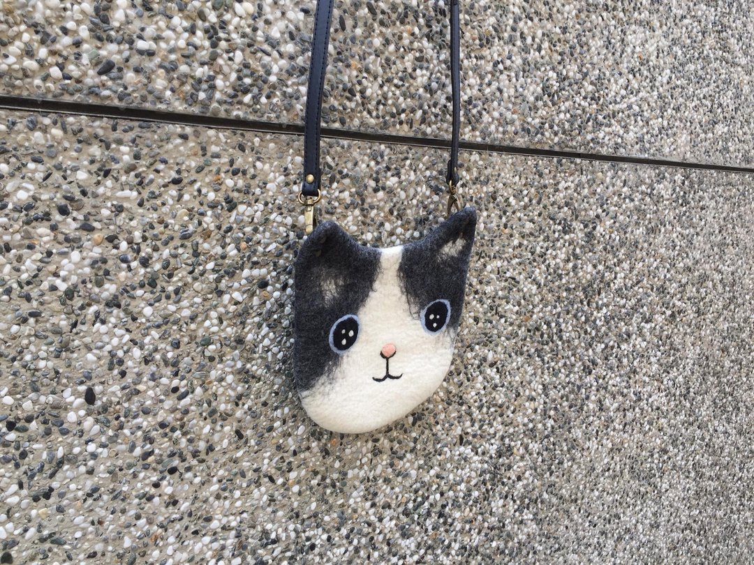 猫咪 奔驰猫  斜背包 限量 手作 羊乐多羊毛毡乐园 - 侧背包/斜挎包 - 羊毛 