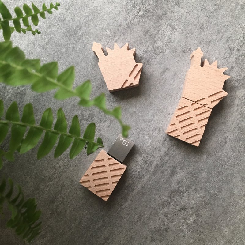 Travel with Ü 收藏回忆USB随身碟相本-美国自由女神 16G/32G - U盘 - 木头 卡其色