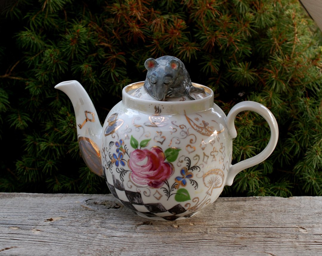 Hand painted teapot Dormouse figurine Porcelain teapot Sleeping mouse in teapot - 茶具/茶杯 - 瓷 多色