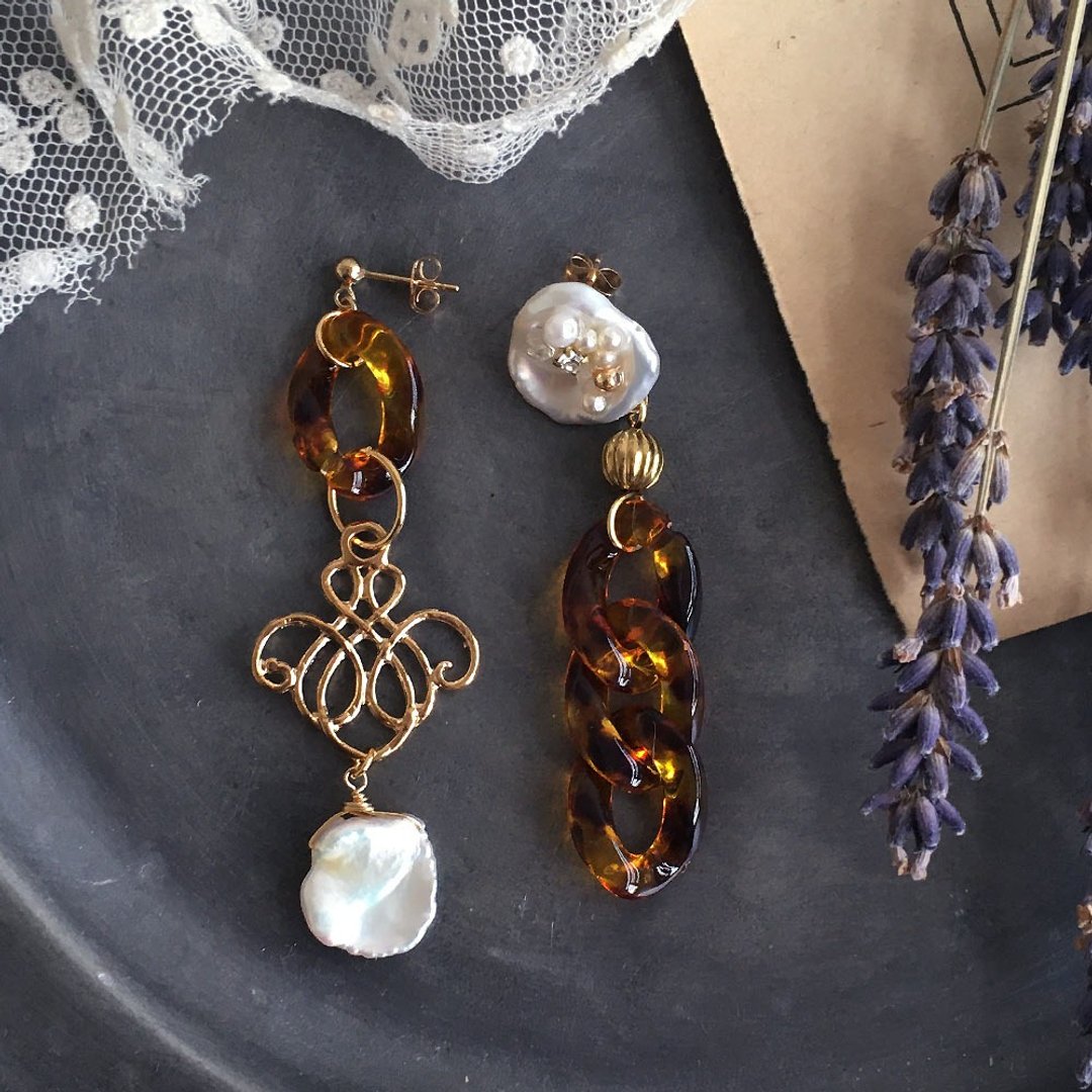 14kgf Freshwater Keshipearl and Tortoiseshell Chain Asymmetric Earrings OR Brass Ear Clips Ear Needles / Ear Ears - 耳环/耳夹 - 宝石 咖啡色