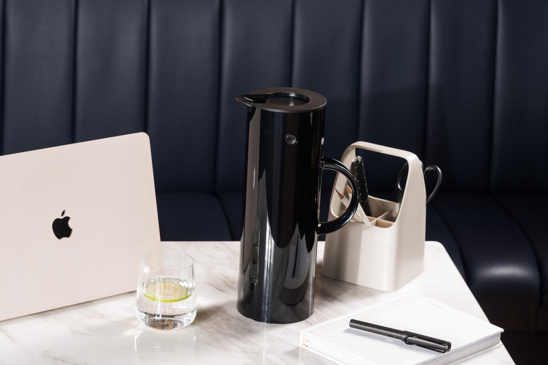 【Stelton】啄木鸟真空保温壶 1L-黑 - 保温瓶/保温杯 - 塑料 