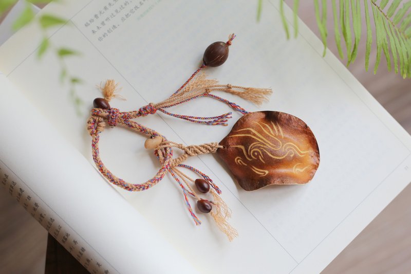 No.8-原創手作 & 植物果壳 | 蓝花楹雕刻  藏式编绳 | 一物一图 - 吊饰 - 植物．花 多色