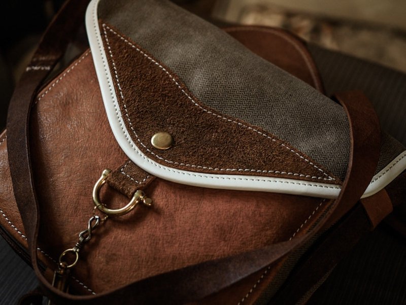 HEYOU Handmade - The Wayfarer's Bag - Type-2 - 旅人马鞍包 - 复古咖 - 侧背包/斜挎包 - 真皮 咖啡色