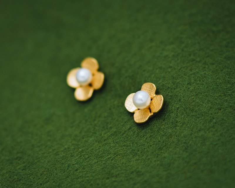 アジサイ シングル ミニピアス ゴールド パール - 耳环/耳夹 - 银 金色