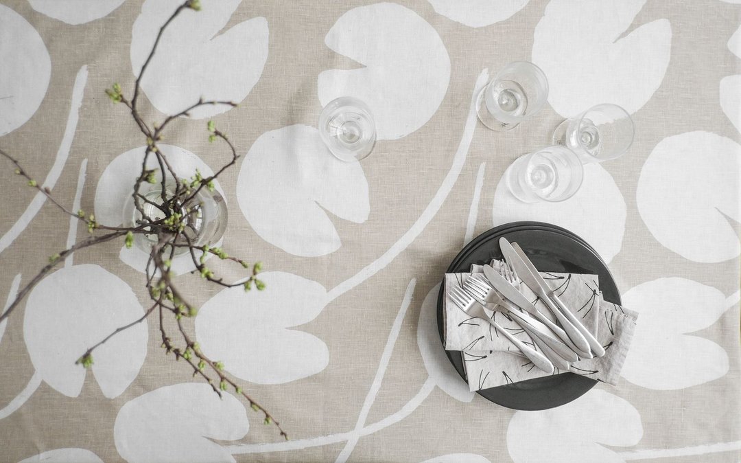 北欧设计–荷花桌巾(149X250cm)WATER LILIES Tablecloth, Sand - 餐垫/桌巾 - 棉 卡其色