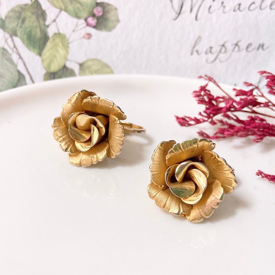 【西洋古董饰品】Giovanni 雕花金 玫瑰掐丝纹理 层立体耳环 耳夹 - 耳环/耳夹 - 贵金属 金色