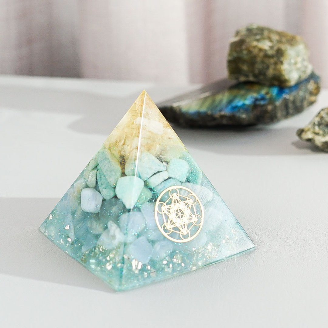 预订【金发晶、天河石、蓝玉髓】奥根水晶能量金字塔Orgonite 6x6 - 摆饰 - 水晶 多色