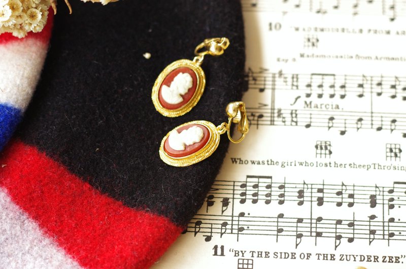 -Vintage 古董 复古 金色仕女垂坠Cameo 夹式耳环 c120 - 耳环/耳夹 - 其他金属 金色