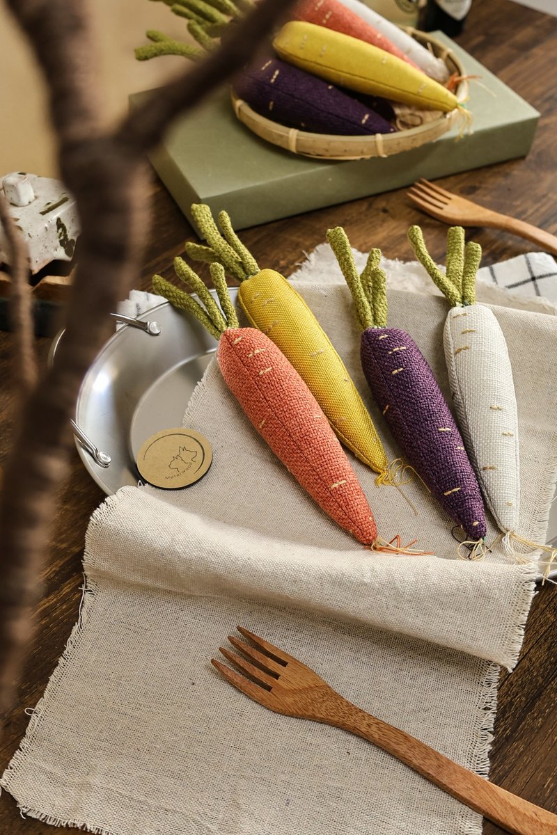 黄萝卜 Rainbow carrots (Yellow)  纯手作 蔬果 摆饰 吊饰 猫咪 - 玩具 - 其他材质 多色