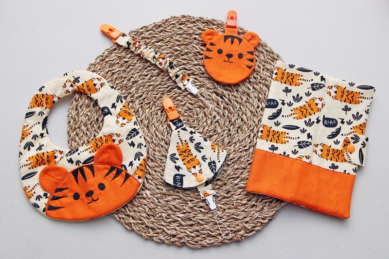 Gugu手创-虎虎/花兜/奶嘴链/发带/遮阳帽/奶嘴链/斗篷/弥月礼盒 - 满月礼盒 - 棉．麻 