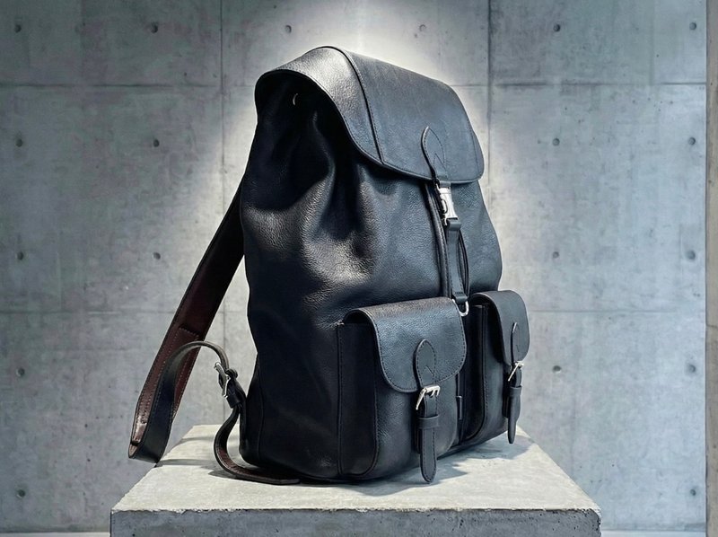 Vulcan bagpack 牛皮后背包 意大利摔纹植鞣牛皮 黑色 M - 后背包/双肩包 - 真皮 黑色