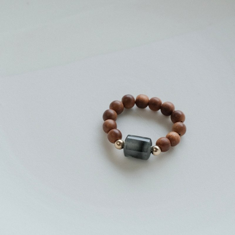 拈翠-缅甸天然A货翡翠- 冰乌鸡路路通+印度老山黑肉檀香珠珠戒指 - 戒指 - 玉石 黑色