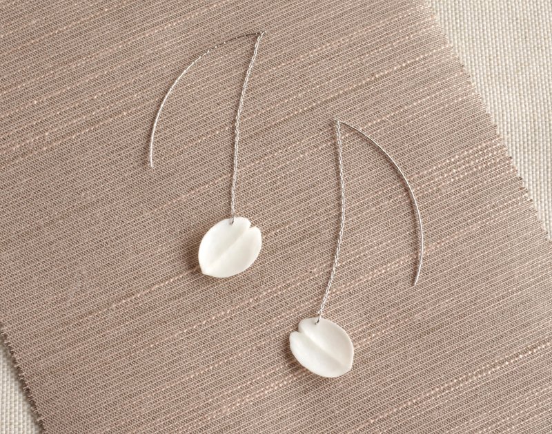 Antler Carving Petal - Stud Earrings, made-to-order - 耳环/耳夹 - 环保材料 白色