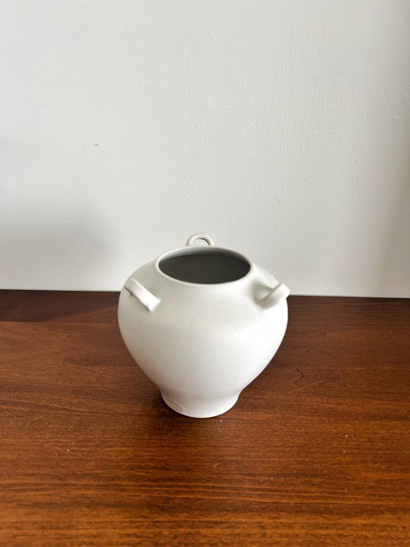 雾白釉三耳花器 - 花瓶/陶器 - 陶 白色