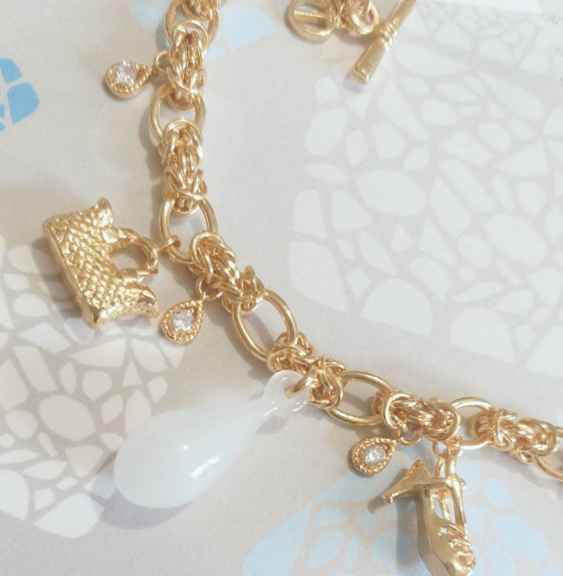 自由之丘*  手工琉璃 香氛 精油 吊饰 手链 轻珠宝 - 手链/手环 - 琉璃 白色