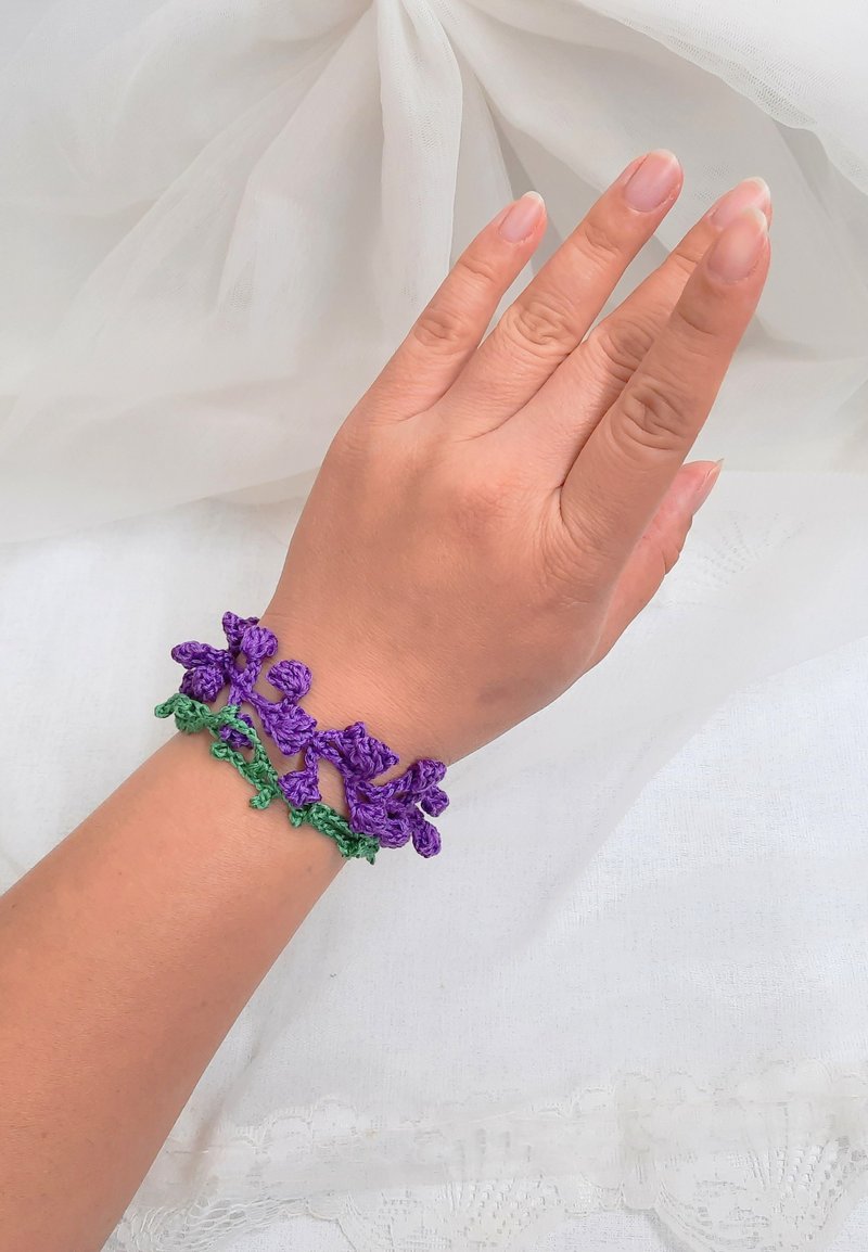 手工编织 紫藤花开手链。紫藤花/绣线编织/手环 - 手链/手环 - 棉．麻 紫色