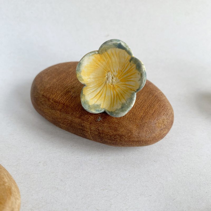 花朵戒指 / 手工陶瓷 - 戒指 - 陶 多色