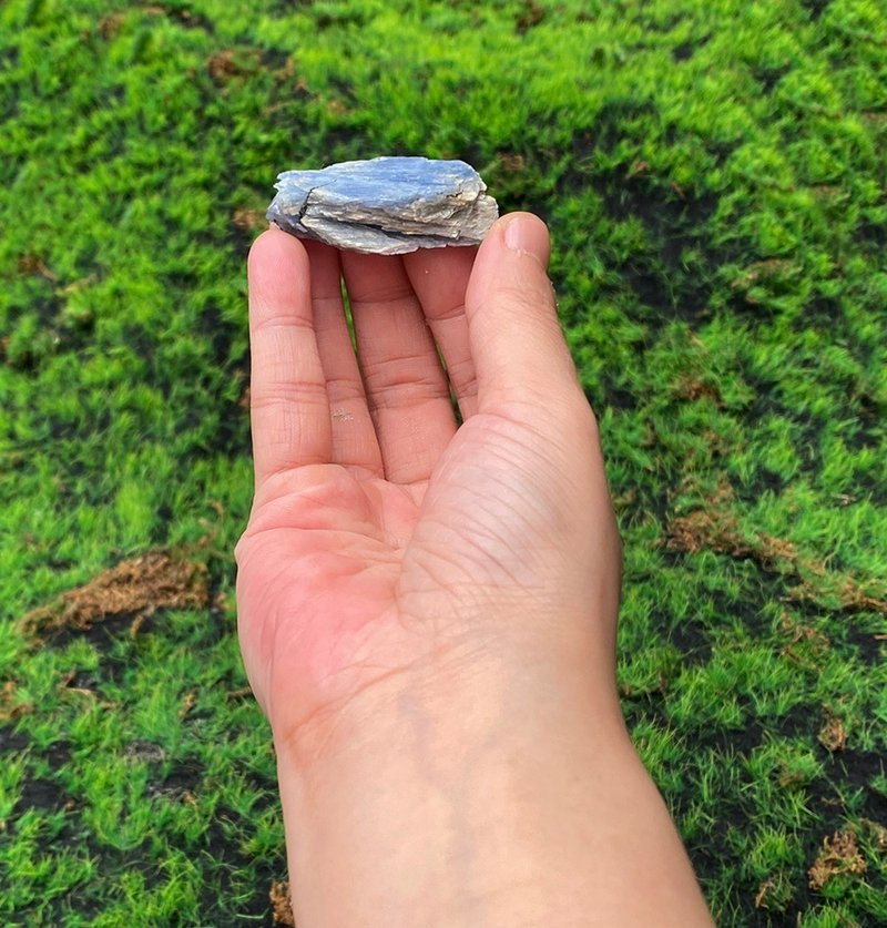 天然原矿蓝晶石共生金云母 疗愈 招财 沟通 表达 观察力 快速出货 - 摆饰 - 水晶 多色