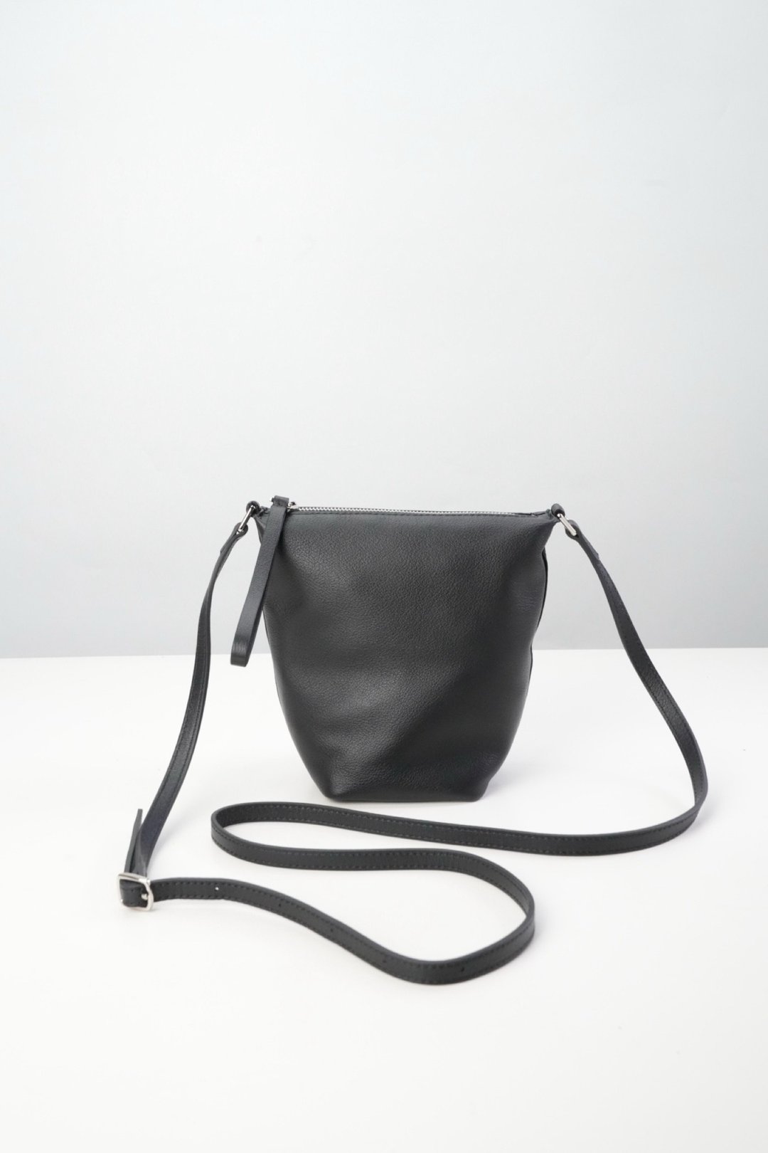 Mini Crossbody Bag 簡約小挎包 進口小牛皮 側背小包 - 侧背包/斜挎包 - 真皮 黑色