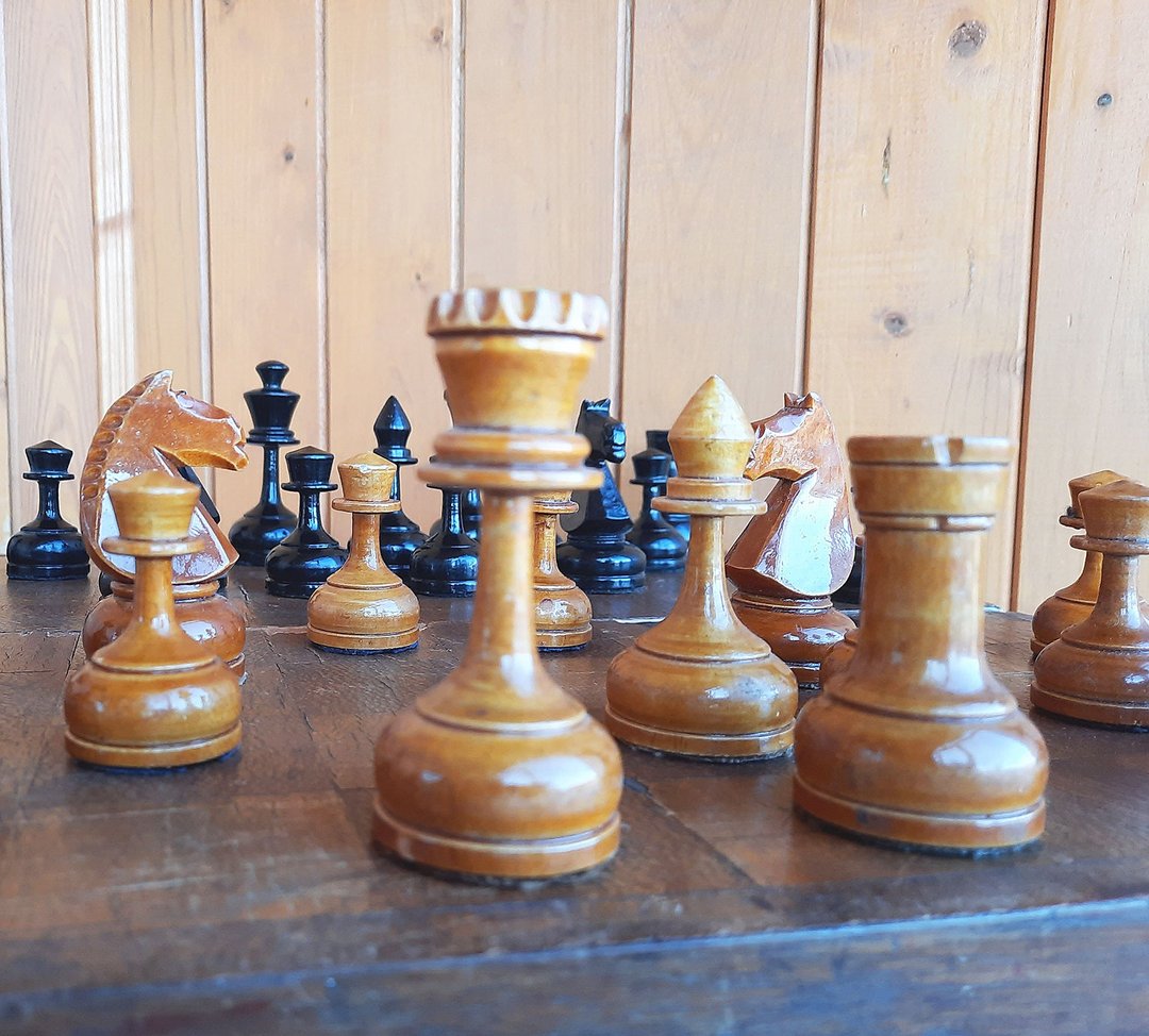 Antique wooden chess set circa 1930s - rare shapes Soviet old chessmen vintage - 桌游/玩具 - 木头 