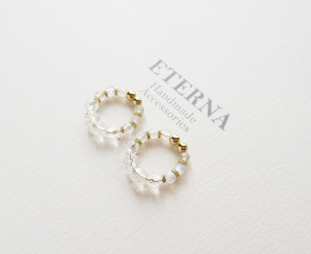 水晶 Crystal quartz and Moonstone, tiny hoop earrings 夾式耳環 - 耳环/耳夹 - 玉石 白色
