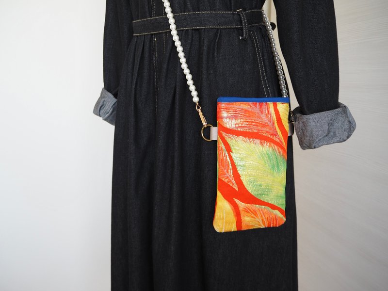 【日本制 手工制作】和服腰带×手机斜背包 个性十足 独一无二 - 侧背包/斜挎包 - 丝．绢 多色