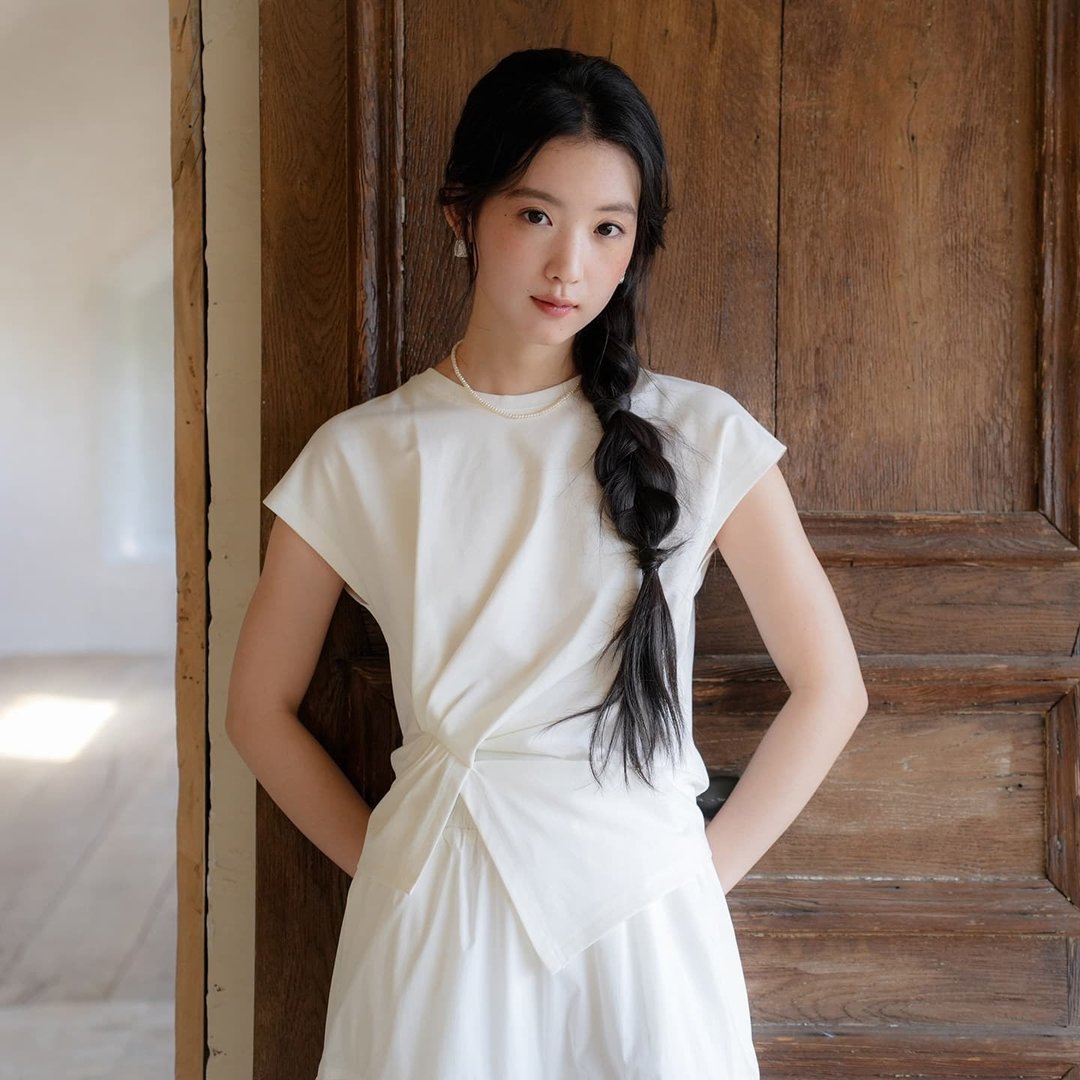 白色 扭轉藝術 不規則扭結設計圓領上衣 無袖棉感針織T恤 - 女装 T 恤 - 棉 白色