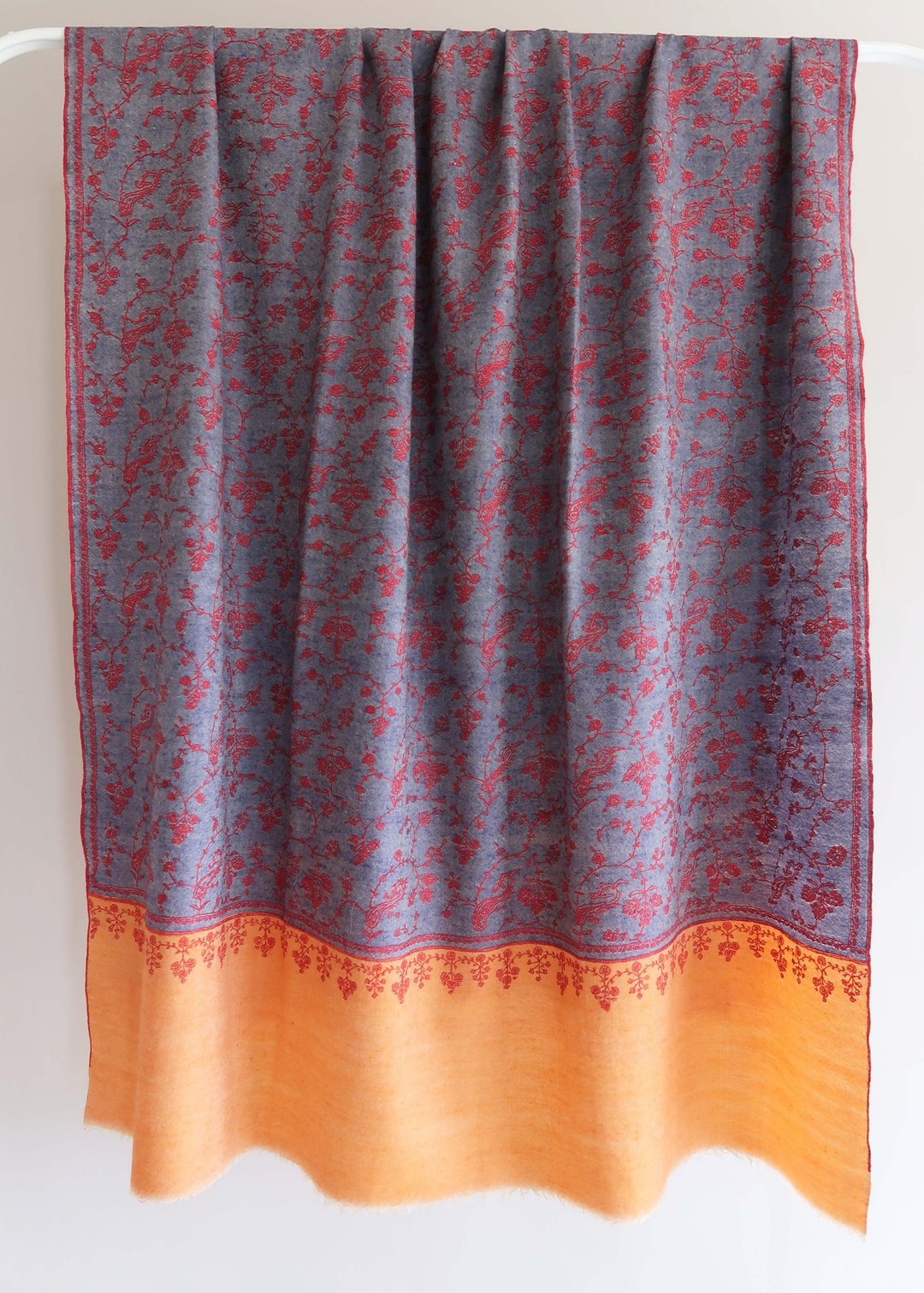 Hand Embroidered Jaali Pashmina 喀什米尔手工刺绣披肩 - 围巾/披肩 - 羊毛 多色