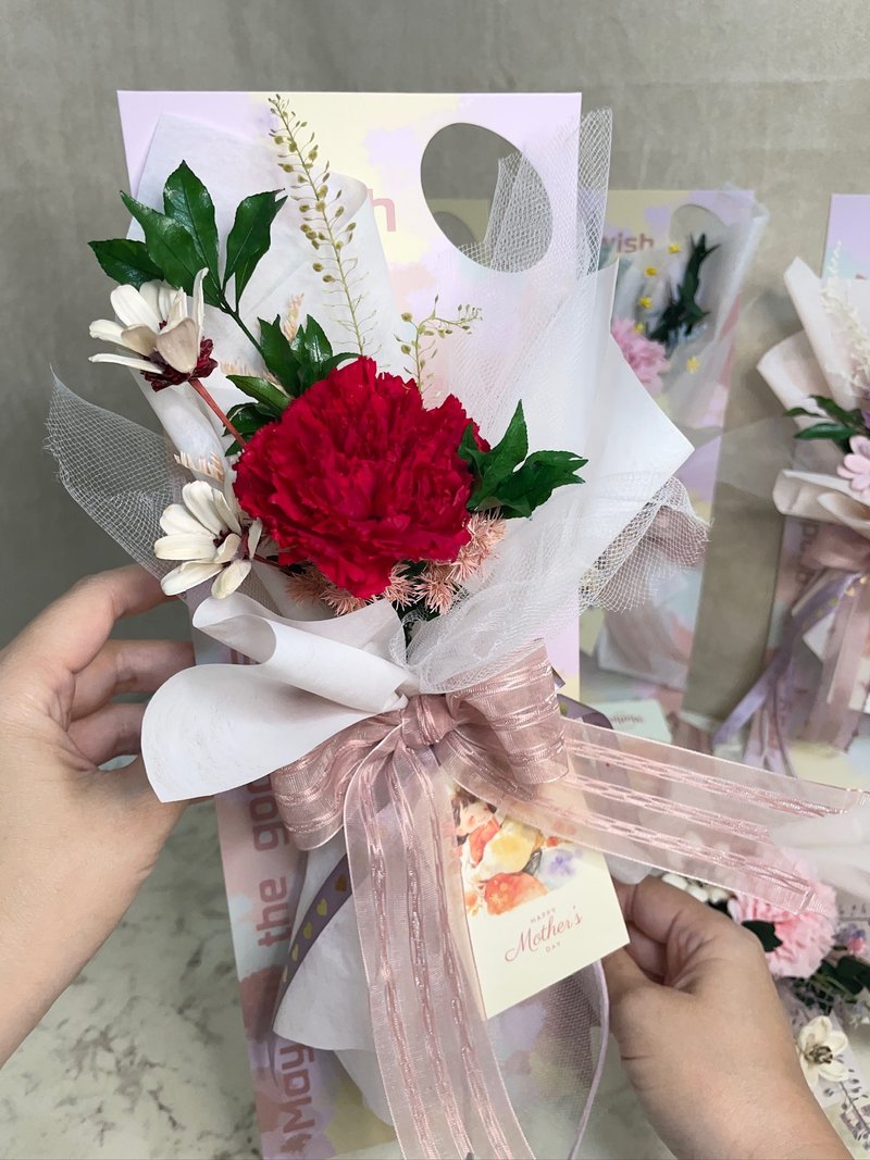 【预购商品】母亲节/康乃馨手提花束/康乃馨花束/永生花/花礼设计 - 干燥花/捧花 - 植物．花 多色