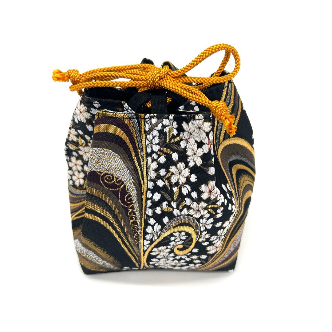 A stylish drawstring bag with a Japanese pattern made from Kyoto Nishijin fabric. - 其他 - 聚酯纤维 黑色