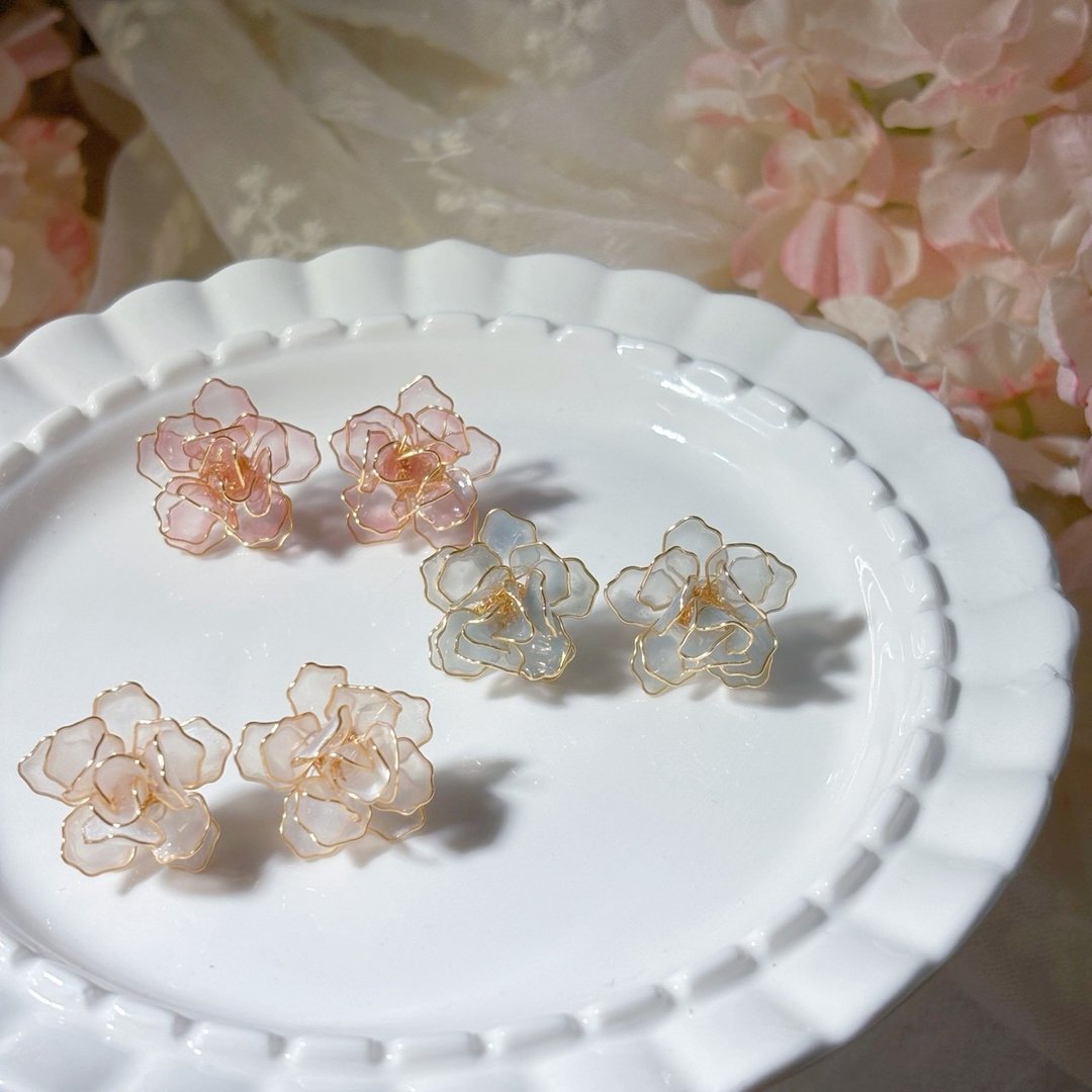 一朵玫瑰 - 耳环 / 水晶花饰品 / 手作饰品 |【送礼 - 礼盒】 - 耳环/耳夹 - 树脂 粉红色