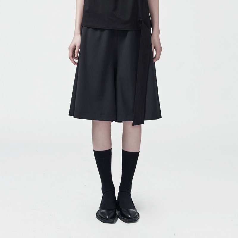 TRAN - 活褶低档宽短裤 - 女装长裤 - 其他材质 黑色