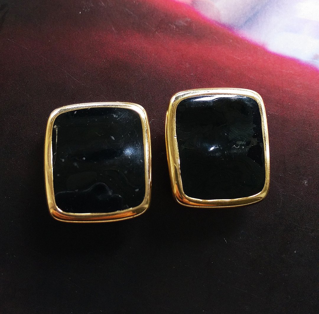 Vintage Jewelry 西洋古董饰品 MONET 方块 黑珐琅 夹式耳环 - 耳环/耳夹 - 其他金属 金色
