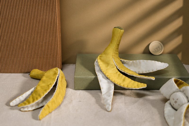 滑一蕉 / 香蕉皮  Banana peel 纯手作 吊饰 家饰品 猫咪儿童玩具 - 玩具 - 其他材质 多色