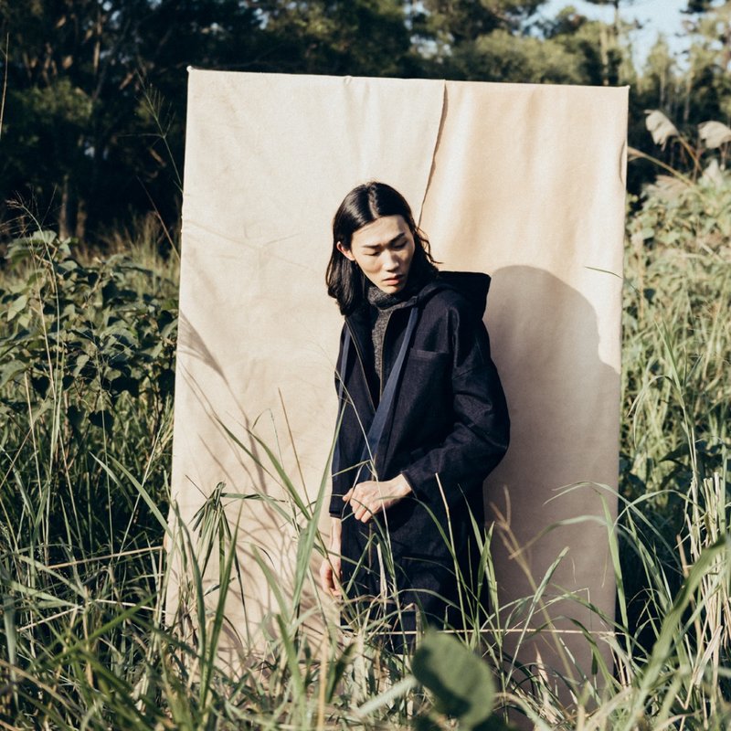 丹宁系列│斗篷罩衫│耳机孔设计│丈青│ Denim Cloak - 中性连帽卫衣/T 恤 - 棉．麻 黑色