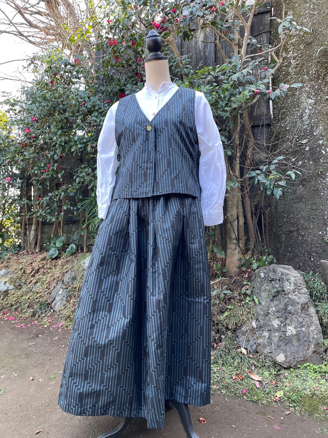 䌷和服改造 背心与打褶裙套装 - 其他 - 丝．绢 黑色