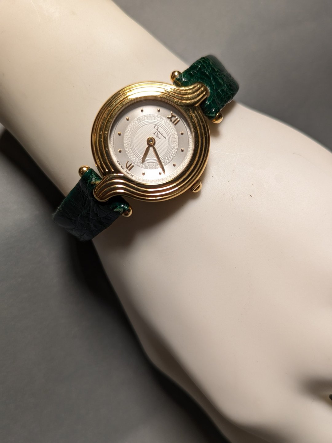 DIOR vintage quartz 稀有款女仕石英表 - 女表 - 其他金属 金色