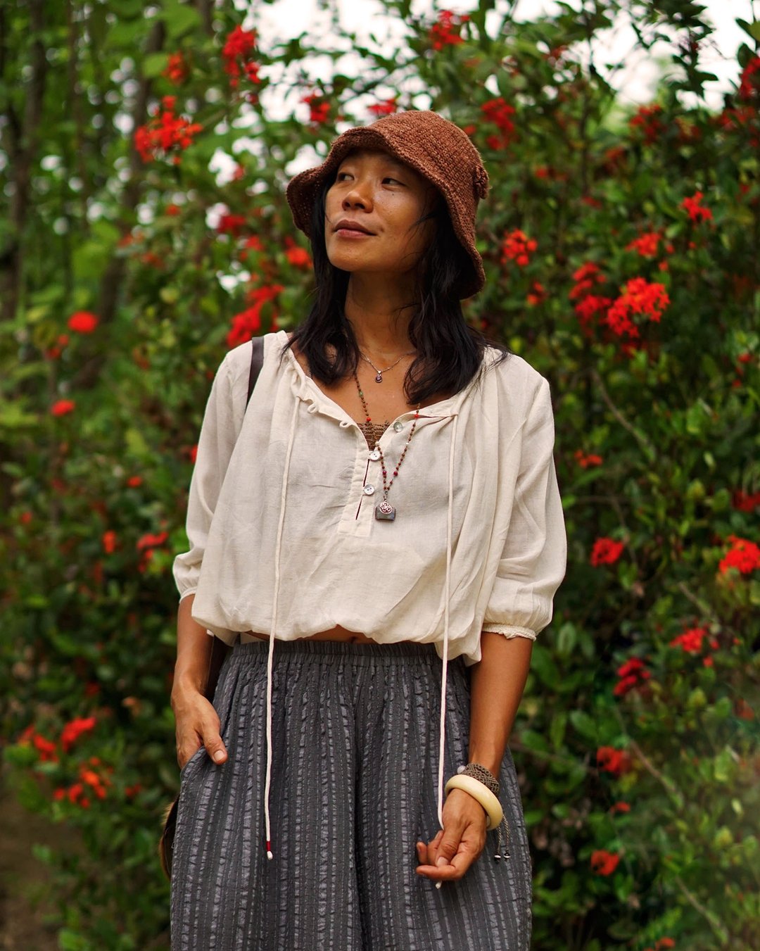 Raw cotton off white blouse for women with shell buttons. Elegant casual top. - 女装上衣 - 其他材质 