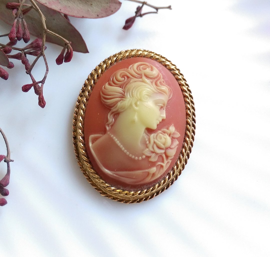 ESTEE LAUDER 雅诗兰黛  CAMEO 仕女 别针。西洋古董饰品 - 胸针 - 其他金属 金色